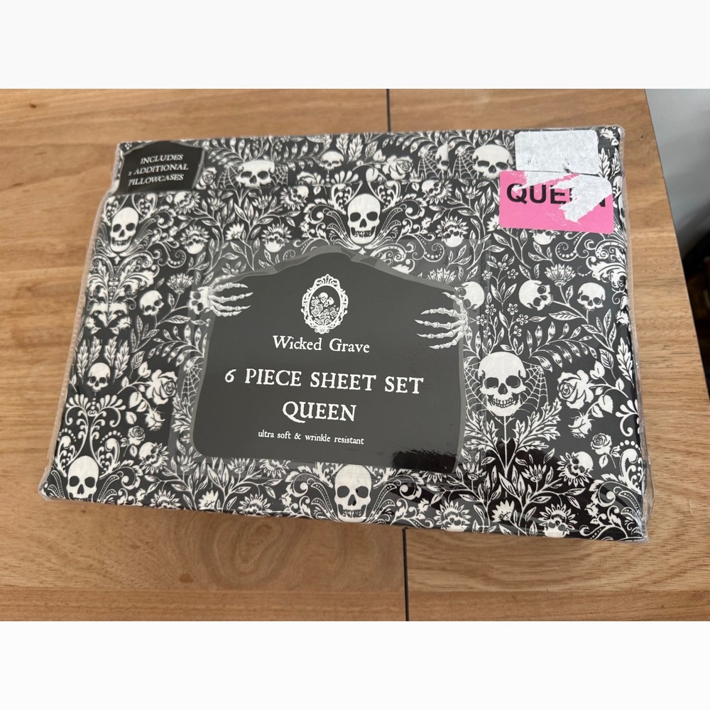Wicked Grave Queen Sheet Set 6 Piece Black White Skull Gothic Damask Halloween